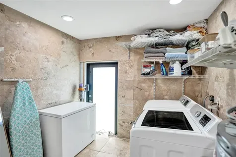 9350 NW 43rd Manor Sunrise FL 33351