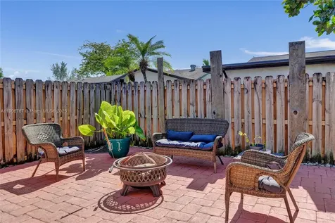 9350 NW 43rd Manor Sunrise FL 33351