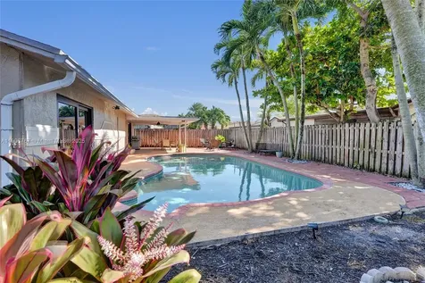 9350 NW 43rd Manor Sunrise FL 33351