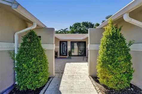 9350 NW 43rd Manor Sunrise FL 33351