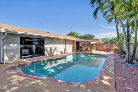 9350 NW 43rd Manor Sunrise FL 33351
