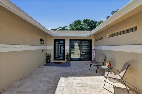 9350 NW 43rd Manor Sunrise FL 33351