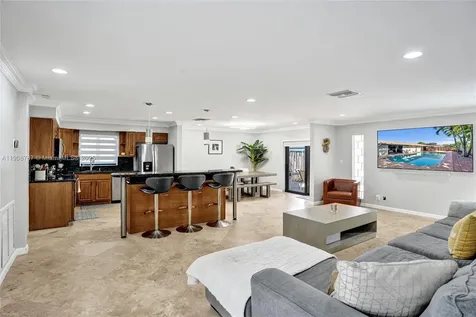9350 NW 43rd Manor Sunrise FL 33351