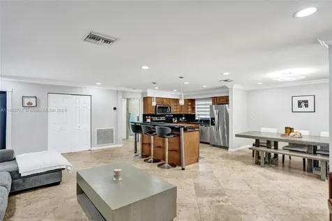 9350 NW 43rd Manor Sunrise FL 33351