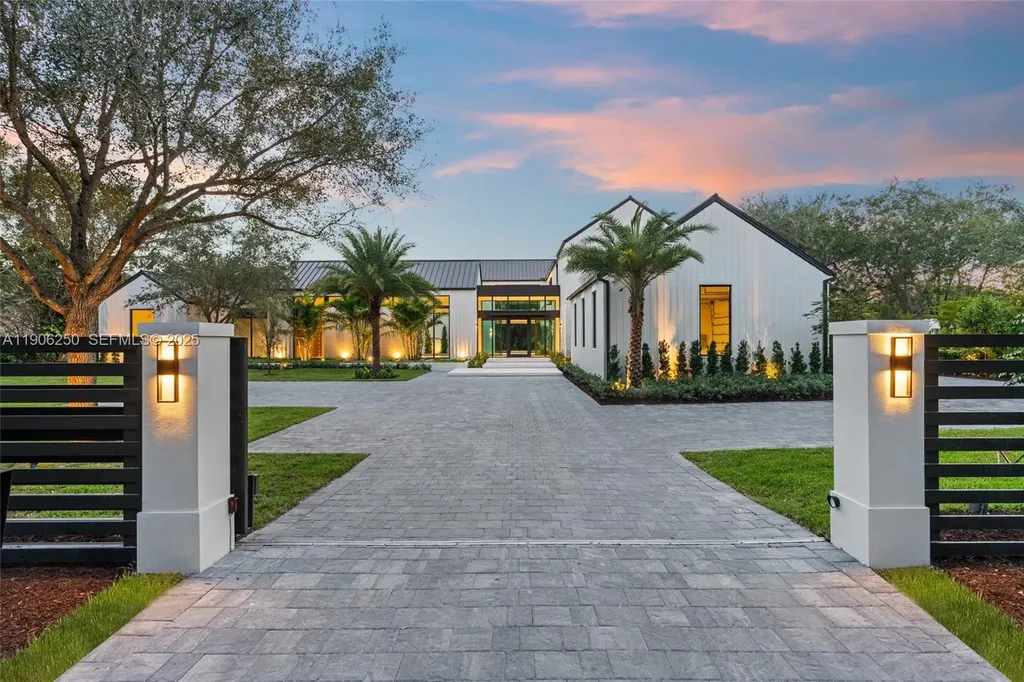 9400 SW 60th Court Pinecrest FL 33156