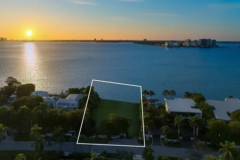 5840 N Bay Road Miami Beach FL 33140