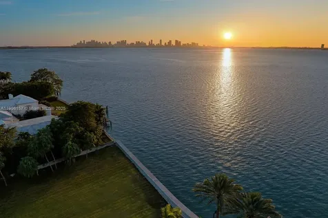 5840 N Bay Road Miami Beach FL 33140