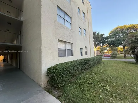 1820 SW 81st Avenue North Lauderdale FL 33068
