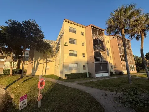 1820 SW 81st Avenue North Lauderdale FL 33068