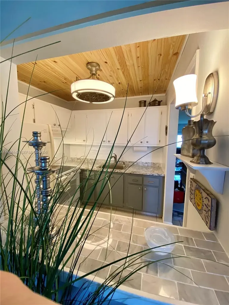 142 Preston D Boca Raton FL 33434