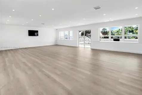 3199 S Ocean Drive Hallandale Beach FL 33009