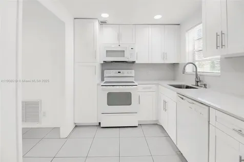 3199 S Ocean Drive Hallandale Beach FL 33009