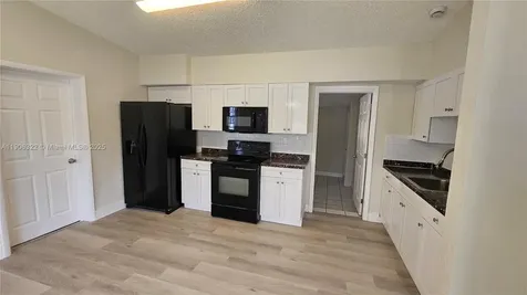 4630 SW 36th Street West Park FL 33023