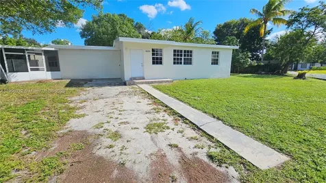 4630 SW 36th Street West Park FL 33023