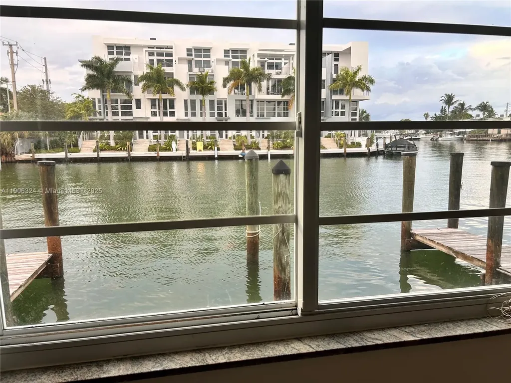 7207 Bay Drive Miami Beach FL 33141