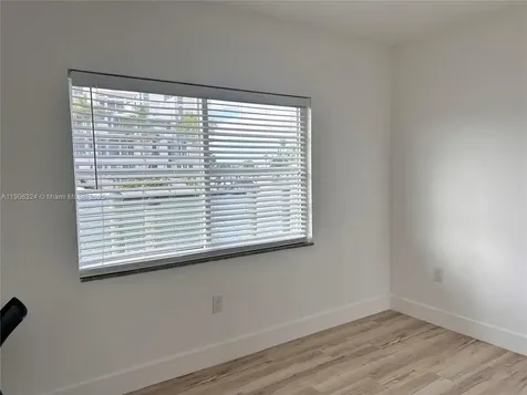 7207 Bay Drive Miami Beach FL 33141