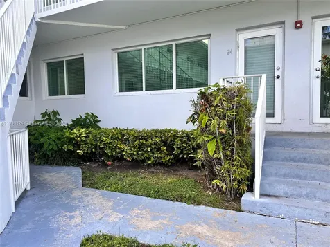 7207 Bay Drive Miami Beach FL 33141