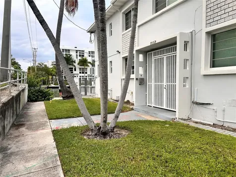 7207 Bay Drive Miami Beach FL 33141