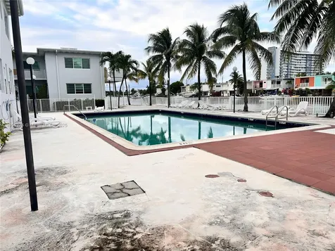 7207 Bay Drive Miami Beach FL 33141
