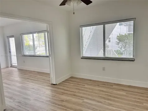 7207 Bay Drive Miami Beach FL 33141