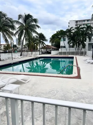 7207 Bay Drive Miami Beach FL 33141
