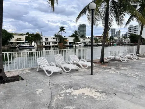 7207 Bay Drive Miami Beach FL 33141