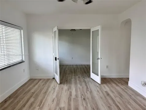 7207 Bay Drive Miami Beach FL 33141
