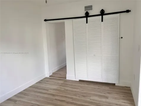 7207 Bay Drive Miami Beach FL 33141