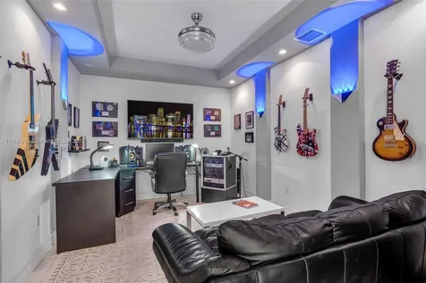2085 Keystone Boulevard North Miami FL 33181