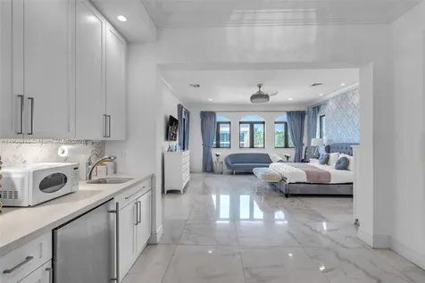 2085 Keystone Boulevard North Miami FL 33181