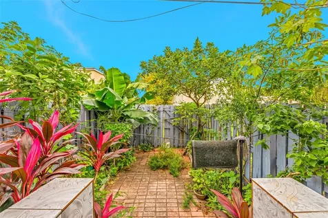 427 NW 84th Terrace Miami FL 33150