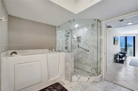 3600 Yacht Club Drive Aventura FL 33180