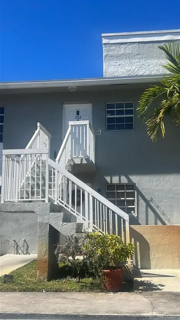 438 NE 210th Circle Terrace Miami FL 33179