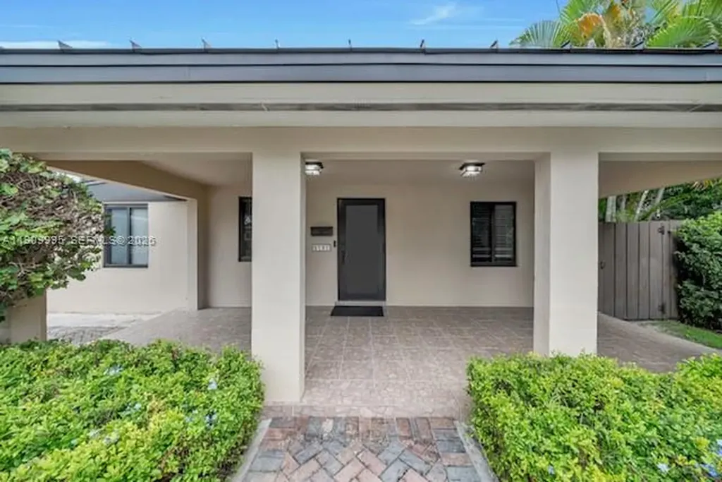 5181 SW 7th Street Miami FL 33134