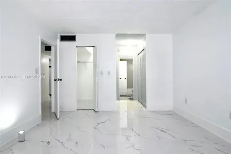 16465 NE 22nd Avenue North Miami Beach FL 33160
