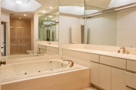3000 Island Boulevard Aventura FL 33160