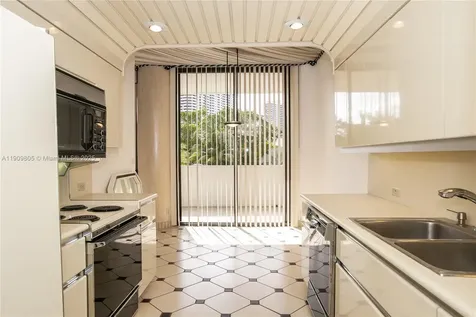 3000 Island Boulevard Aventura FL 33160