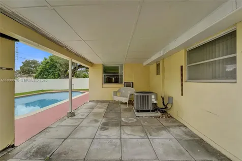 6622 Raleigh Street Hollywood FL 33024