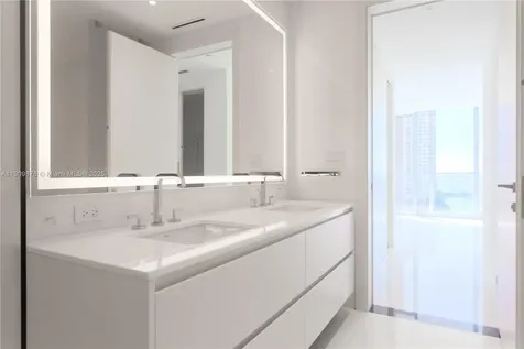 300 Biscayne Boulevard Way Miami FL 33131