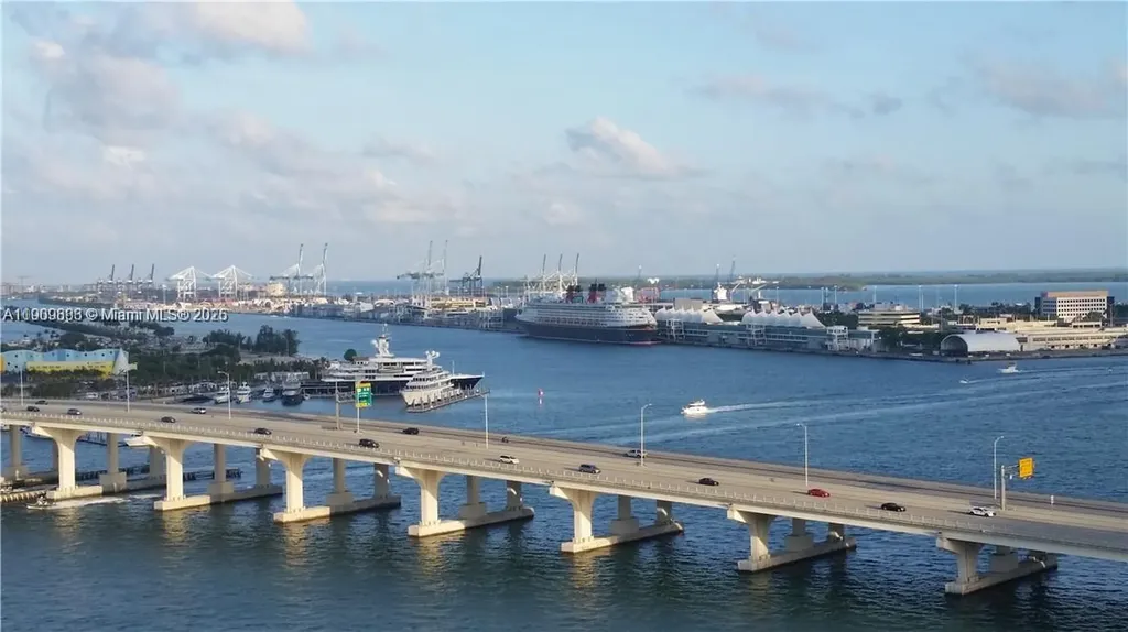 Miami FL 33132
