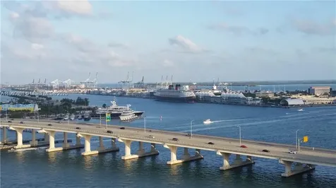 Miami FL 33132