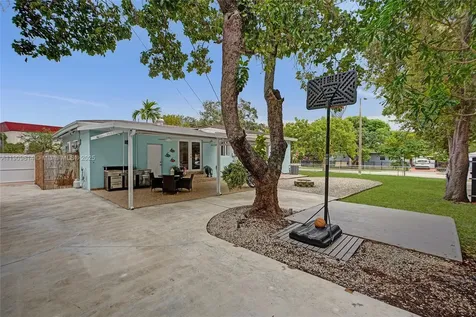 440 NW 38th Court Miami FL 33126