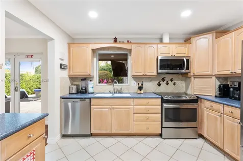 418 SE 3rd Terrace Dania Beach FL 33004