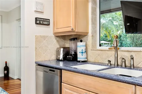 418 SE 3rd Terrace Dania Beach FL 33004