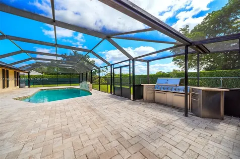 13240 N Calusa Club Drive Miami FL 33186