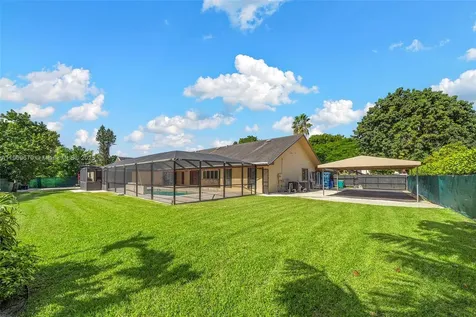 13240 N Calusa Club Drive Miami FL 33186