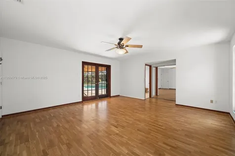 13240 N Calusa Club Drive Miami FL 33186