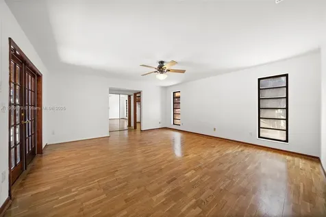 13240 N Calusa Club Drive Miami FL 33186