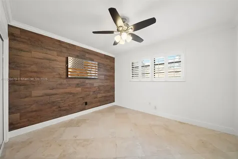 13240 N Calusa Club Drive Miami FL 33186