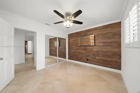 13240 N Calusa Club Drive Miami FL 33186